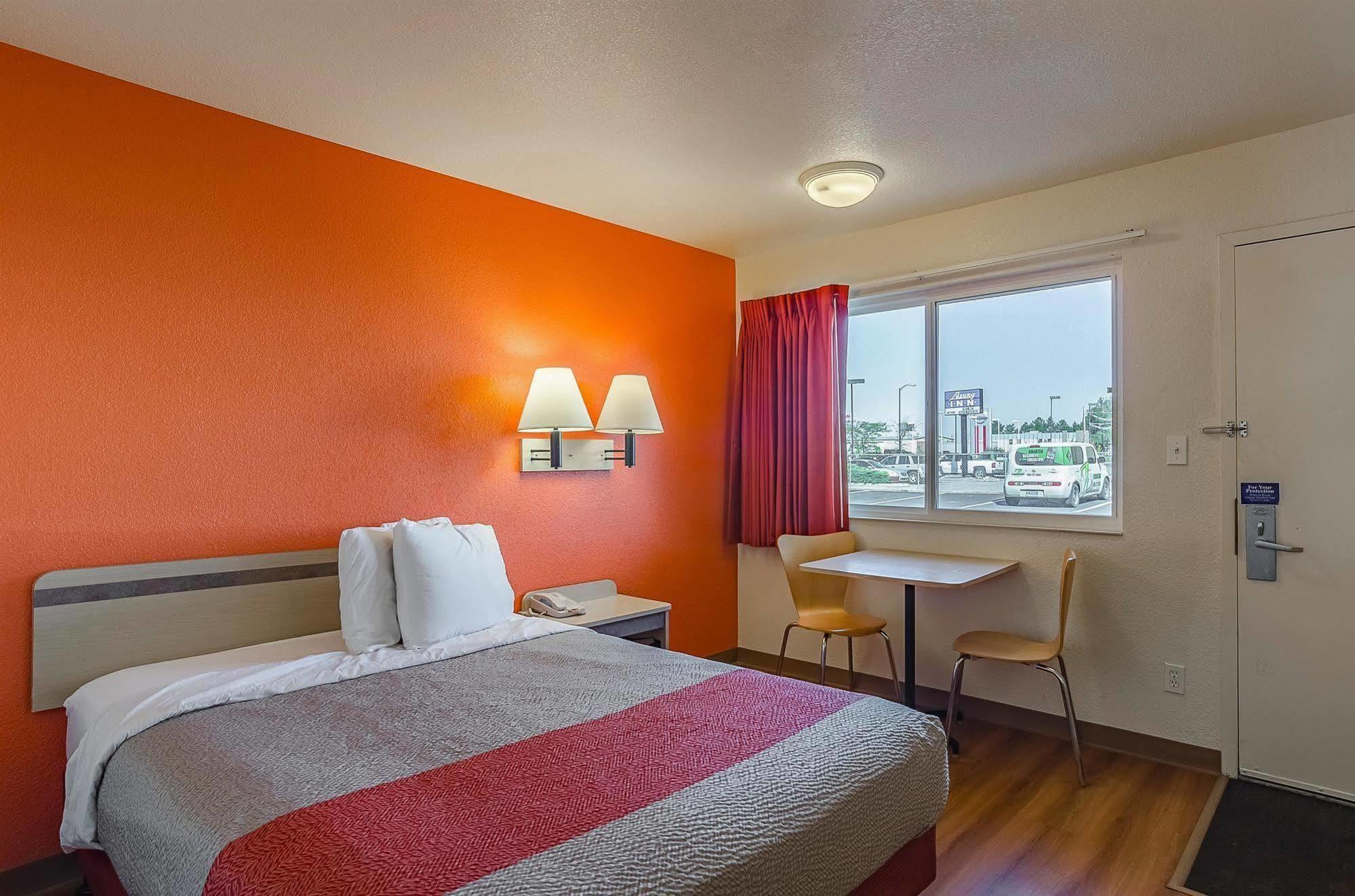 Park Inn By Radisson, ไชแอนน์ ภายนอก รูปภาพ